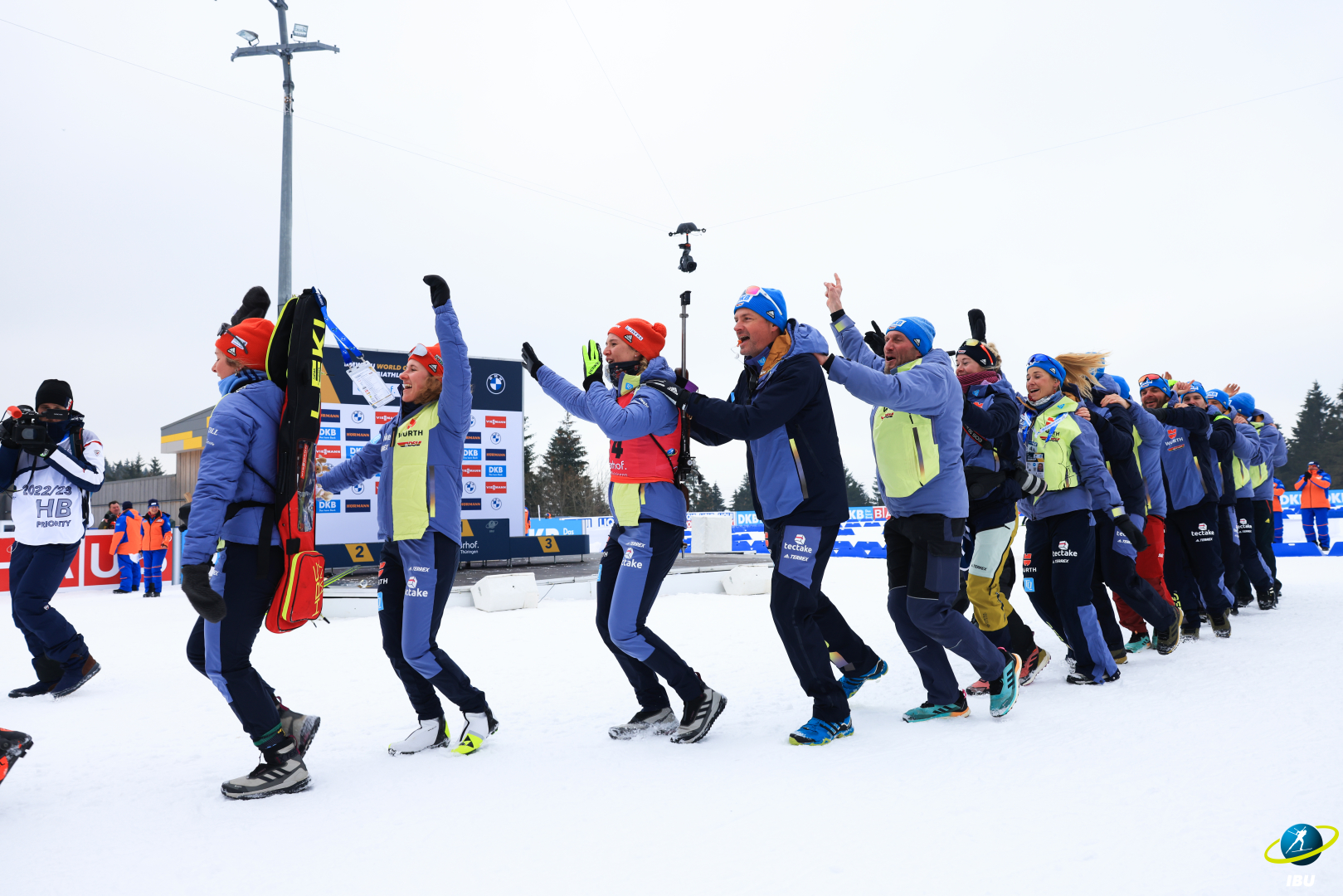 Partying biathletes and coaches to thank the crowd